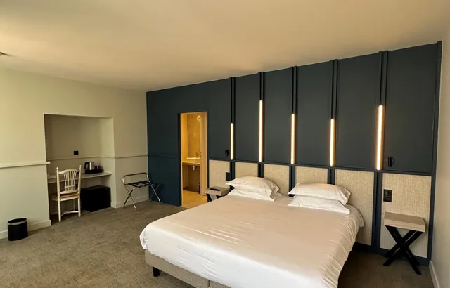 جناح، Hotel Medieval 4/8