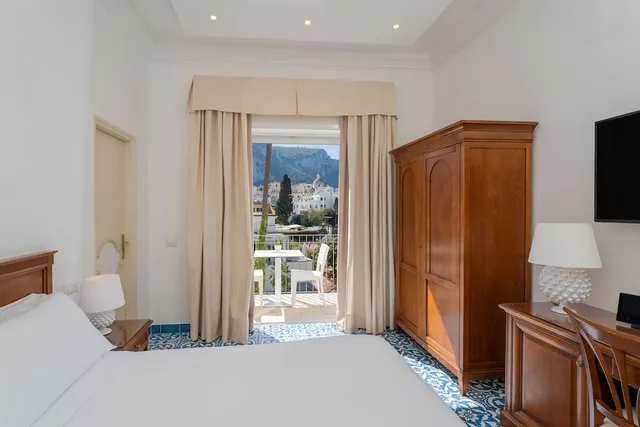 غرفة قياسية بسرير مزدوج بإطلالة على الحديقة بشرفة، Hotel Syrene Capri 4/6