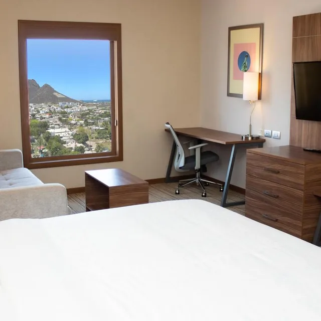 جناح، Holiday Inn Express Guaymas 10/10