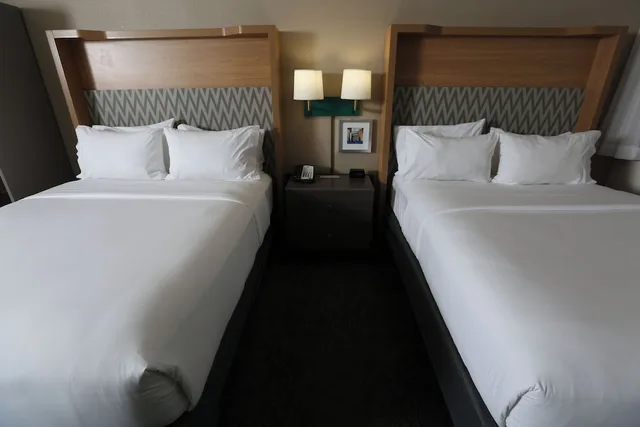 غرفة قياسية بسريرين مزدوجين، Holiday Inn & Suites Chicago North Shore (Skokie) 1/8