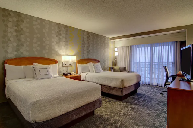 Room, 2 Double Beds, Accessible, Courtyard by Marriott Tysons McLean 2/3