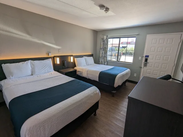غرفة قياسية بسريرين مزدوجين لذوي الإعاقة، Motel6 Kingman, AZ - Route 66 East 1/10