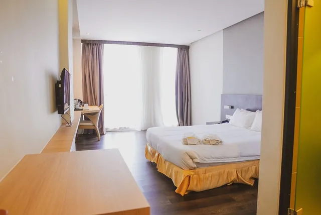 غرفة ديلوكس بسرير كوين، Roxy Hotel Serian 5/10