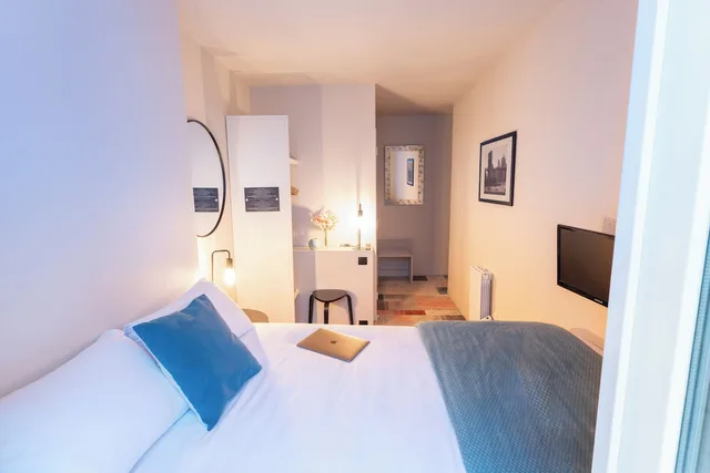 Petite, Queen Bed، HOTEL DU THEATRE 4/10