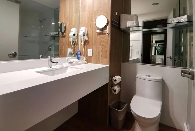 غرفة بسريرين مزدوجين، Ramada Encore by Wyndham Monterrey Apodaca Zona Aeropuerto 3/4