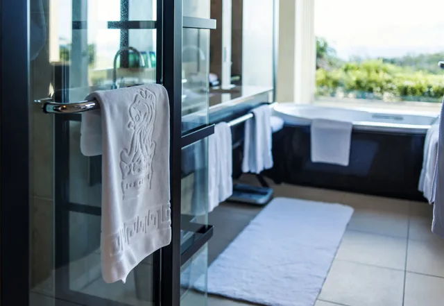 غرفة ديلوكس بسريرين مزدوجين بإطلالة على البحر بشرفة، The Ritz Carlton Okinawa 7/10