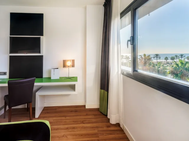غرفة قياسية ثلاثية، Hotel Catalonia Malaga 7/9
