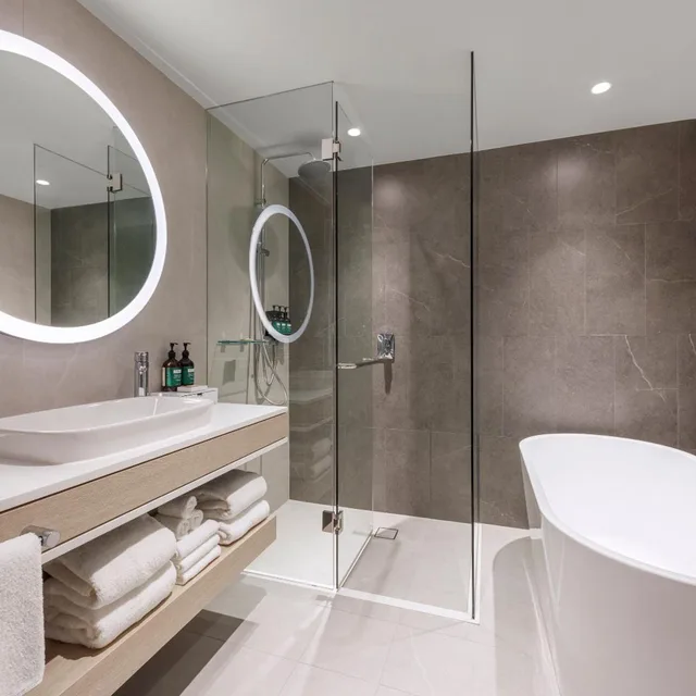 جناح جونيور بشرفة، CROWNE PLAZA HAWKESBURY VALLEY 4/5