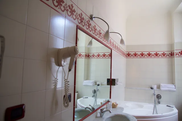 Deluxe, Suite, 2 Double and Twin Beds، La Luna 2/2