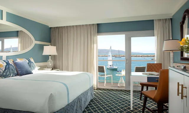 Guest Room, Deluxe, King Bed, Side Ocean View، Portofino Hotel And Marina 1/2