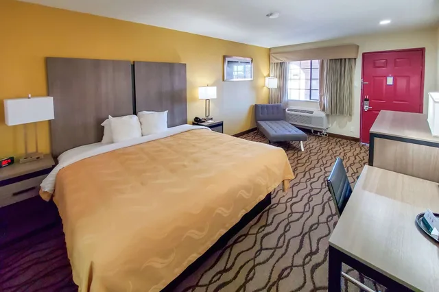 Standard, King Bed, Quality Inn Fort Stockton TX 3/8