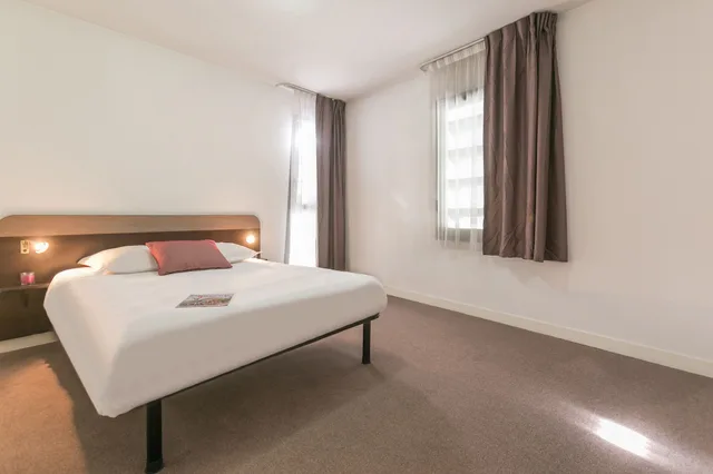 2 Bedrooms, Family, Apartment, Double and Twin Beds, 2 Trundle Beds، Appart City Classic Angouleme Centre 3/5