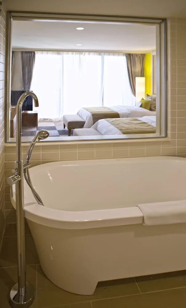 Ocean, Suite, Twin Beds, Ocean View, Beach Tower، Guam Reef Olive Spa Resort 6/7