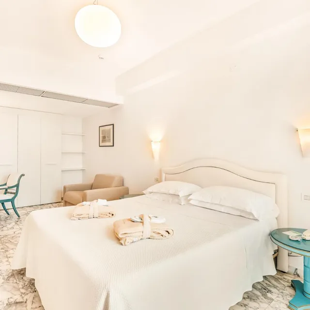 Room, President 2/6