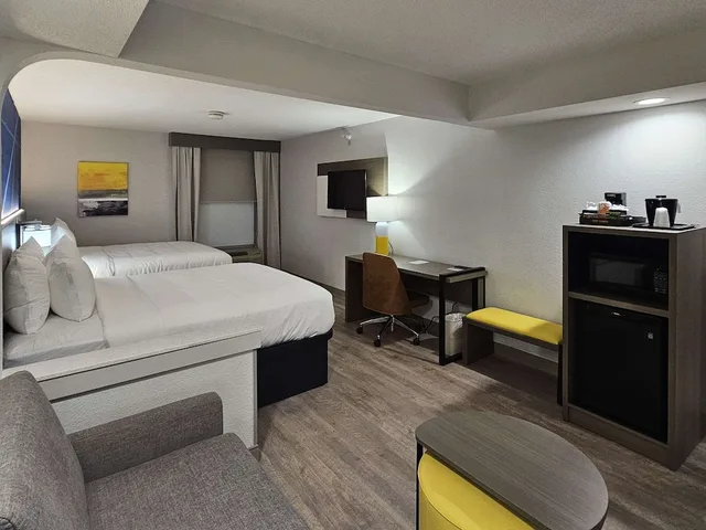 جناح بسريرين كوين، Comfort Inn & Suites Saint Louis Lafayette Square 2/6