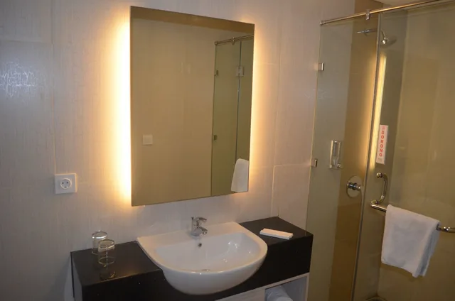غرفة ديلوكس بسرير كينج، World Hotel Jakarta - Bandengan 4/5