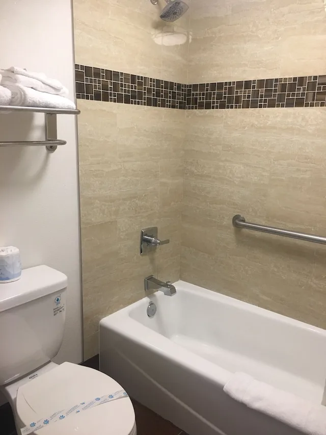 غرفة كومفورت بسرير كينج، Hotel Seville 8/8
