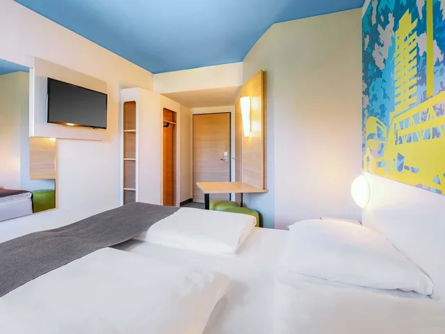 غرفة بسرير كوين، B B Hotel Stuttgart City 1/4