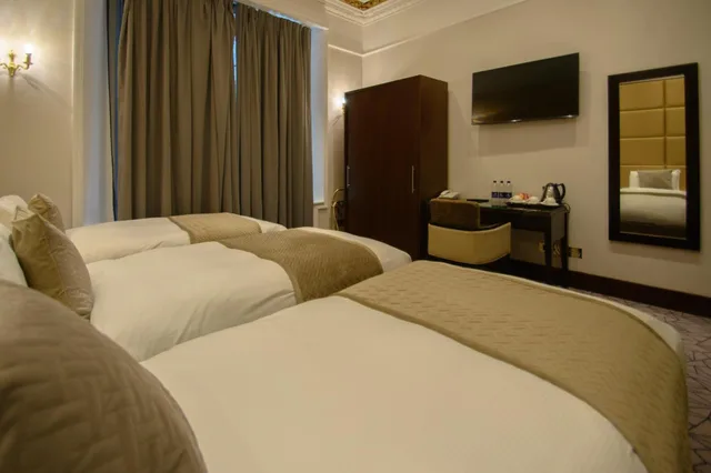 غرفة كلوب ثلاثية، Hyde Park International Hotel 8/10