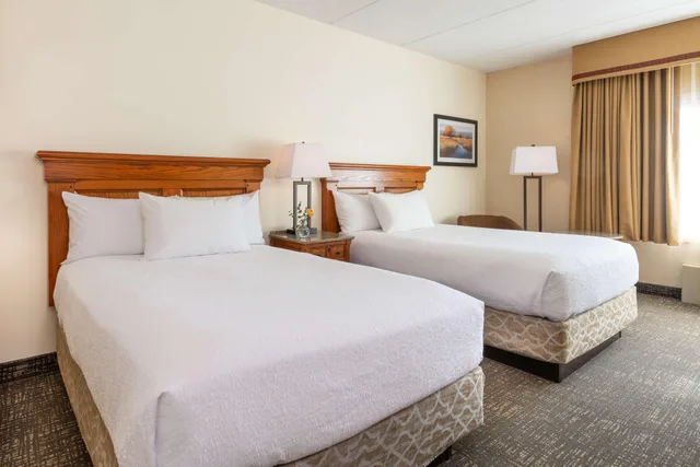 غرفة رباعية بسريرين مزدوجين، Best Western Plus Waterbury - Stowe 1/2
