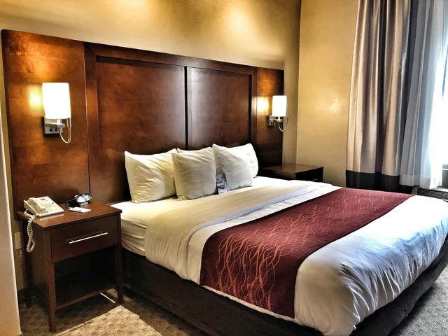 جناح بسرير كينج، Comfort Inn at Convention Center 3/7