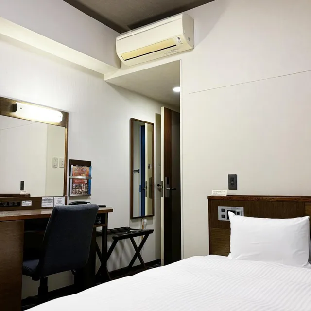 Room, Semi Double Bed, Light Housekeeping, Main Building, Smoking، Hotel Route-Inn Seki 1/3