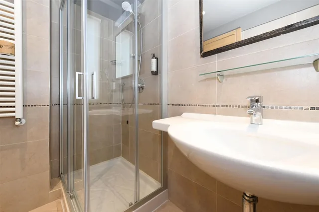 غرفة كومفورت بسرير كوين مع أريكة، Best Western Hotel Arya 8/10