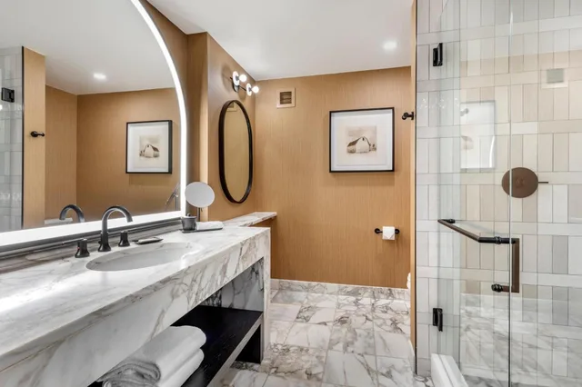 جناح ركني، Omni Las Colinas Hotel 6/6