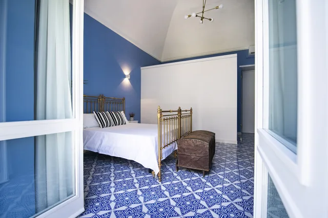 Deluxe, Queen Bed, Balcony, Crudo Home 2/3