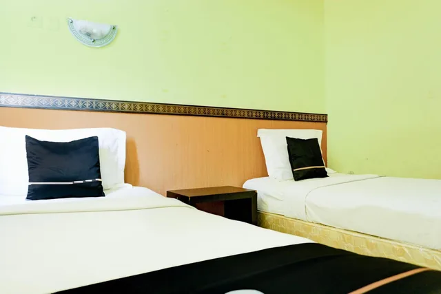 Standard, Twin Beds, OYO 2255 Hotel Aifih 1/9