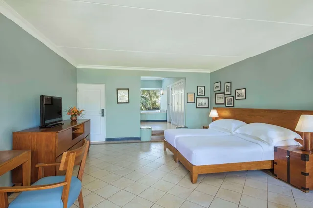 غرفة بسريرين منفصلين بإطلالة على البحر، Outrigger Mauritius Beach Resort 5/10