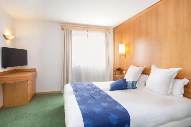 Suite, King Bed, Bath and Shower, Living Area، Best Western Plus Hotel and SPA Le Schoenenbourg 1/6