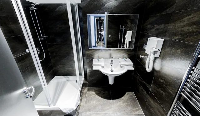غرفة بسرير كوين، Hotel Herrmes 4/4