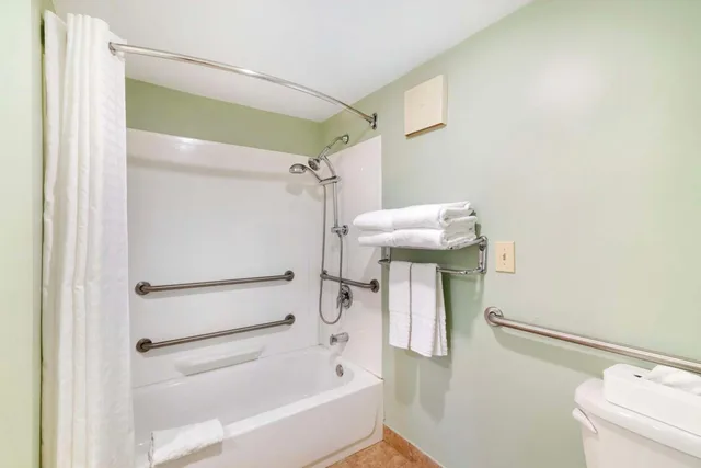 جناح بسريرين كوين لذوي الإعاقة، Best Western Inn & Suites Rutland-Killington 6/8