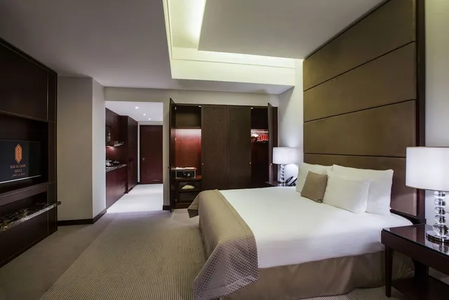 Basic, Residence, Studio, King Bed, Bab Al Qasr Residence 3/8