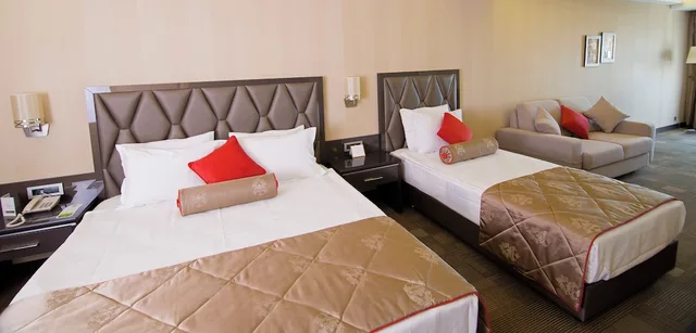 غرفة عائلية بسريرين منفصلين مع أريكة، Svalinn Hotel 1/3
