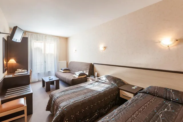 Standard, Double Bed, HOTEL EMERAUDE 3/5