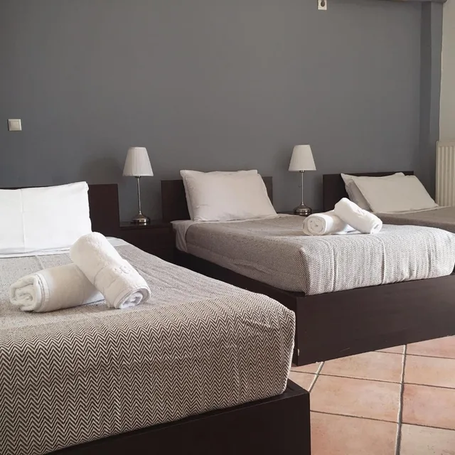 شقة عائلية، Mc Queen Hotel 2/3