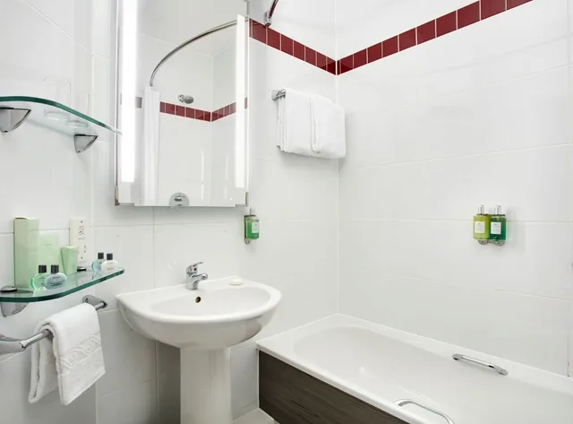 غرفة قياسية بسرير مزدوج وسرير فردي، Leonardo Hotel Liverpool 3/3