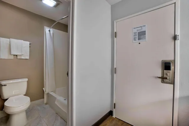 جناح ديلوكس بسرير كينج، Motel6 Tulsa OK - CENTRAL 3/5