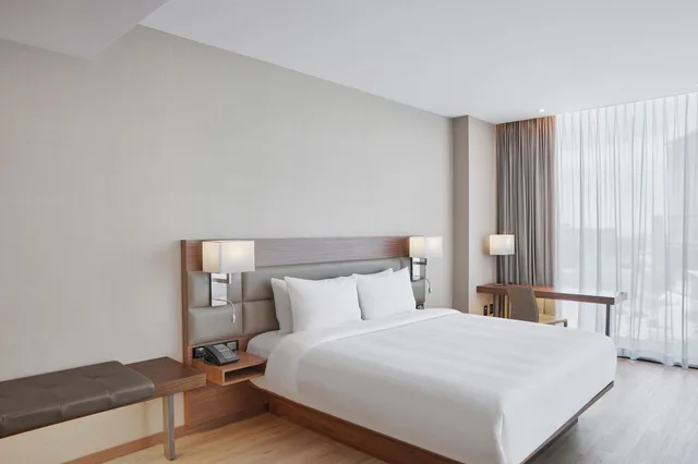 1 Bedroom, Suite, King Bed, City View, Sofa, Ac Hotel By Marriott Saltillo 3/10