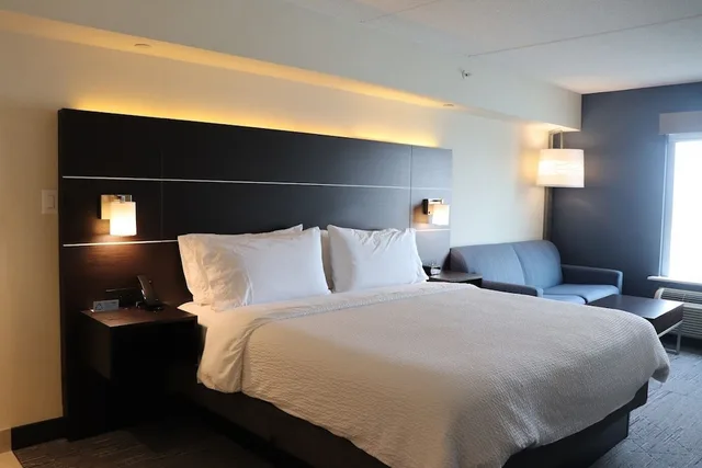 غرفة قياسية بسرير كينج لذوي الإعاقة، Holiday Inn Express Hotel And Suites Brampton 3/6