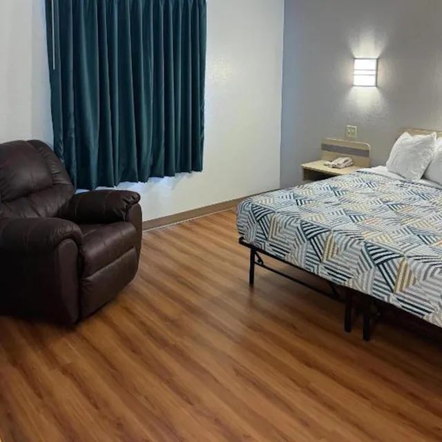 غرفة بسرير كينج لذوي الإعاقة، Motel6 Avoca, IA 3/6