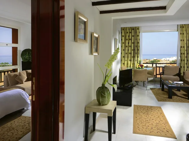 Deluxe, Suite, King Bed, Beach Front، Movenpick Resort El Sokhna 4/4