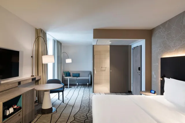 غرفة قياسية بسرير كينج مع أريكة، Hyatt Place Frankfurt Airport 2/6