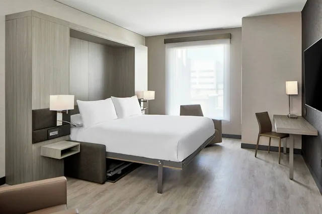 Standard, King Bed, Accessible, Ac Hotel By Marriott Sacramento 1/5