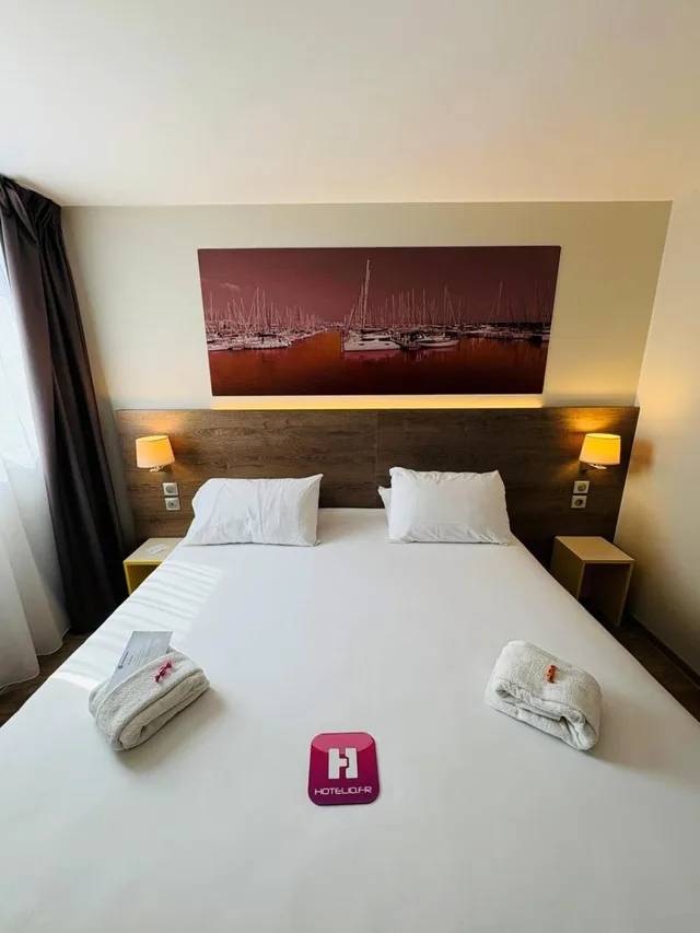 شقة بسرير كينج بشرفة مع أريكة بحوض استحمام، Best Western Hotelio Montpellier Sud 3/9