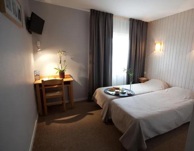 غرفة قياسية بسريرين منفصلين، HÔTEL LE RELAIS 1/1