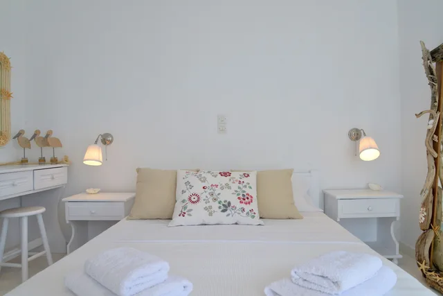 غرفة بسرير مزدوج بإطلالة على البحر، Heliotropio Studios & Apartments 6/10