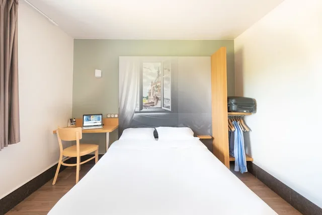 غرفة بسرير مزدوج لذوي الإعاقة، B&B HOTEL Creil Chantilly 1/3